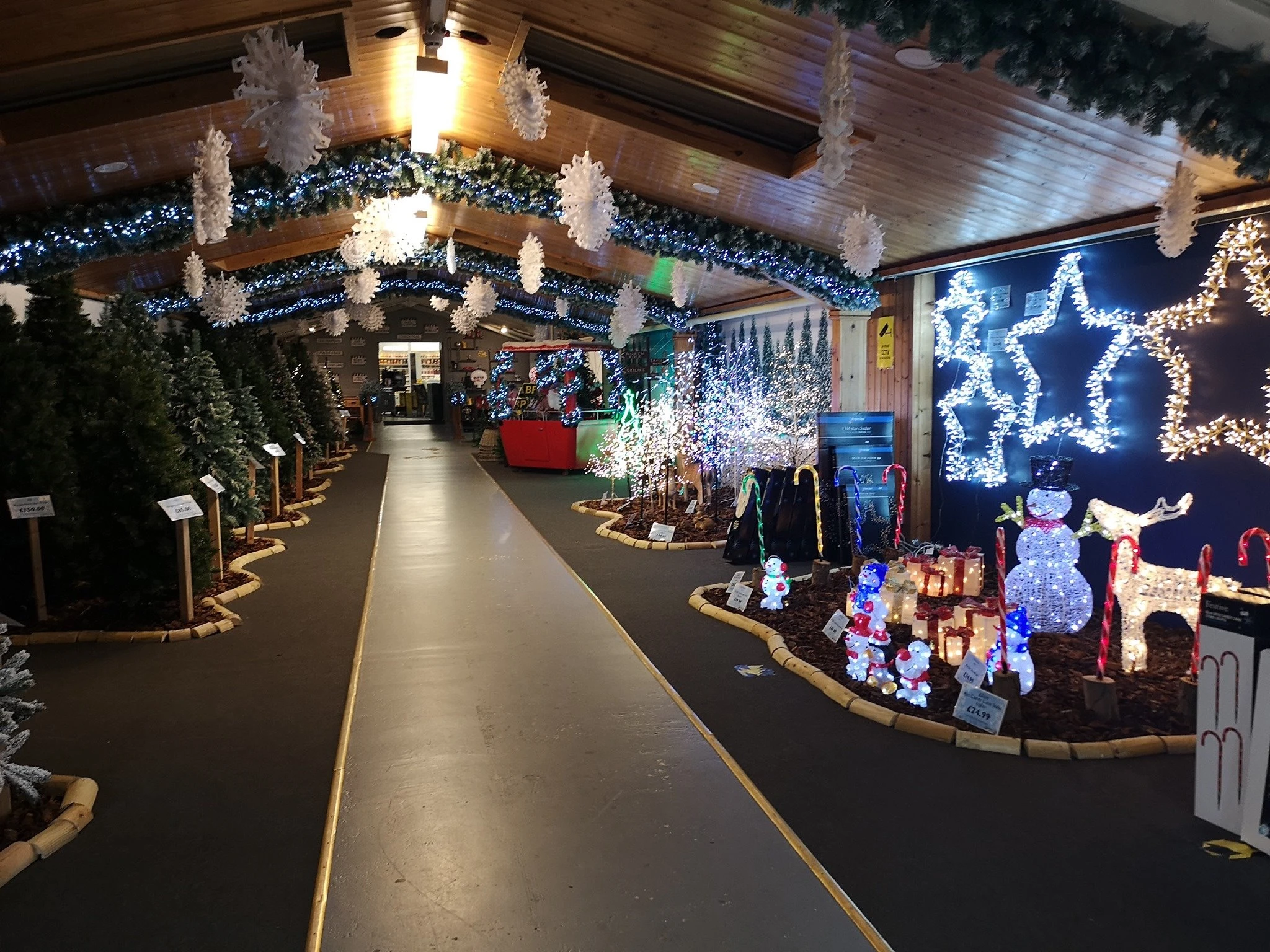 Front Page -Watersi Degarden Centre Sales 45323